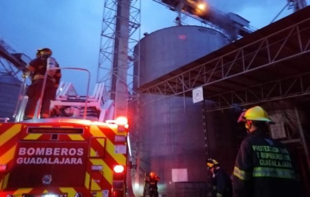 Se registra incendio en fábrica de la colonia La Nogalera