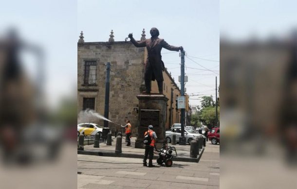 Retiran carteles de personas desaparecidas pegados en Centro de Guadalajara