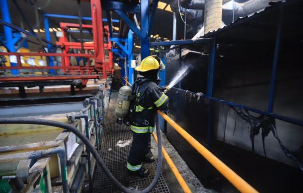 Contienen incendio en fábrica de autopartes de la Zona Industrial