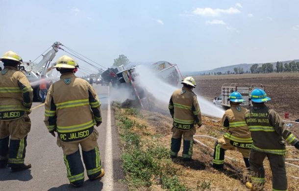 Fallece chofer de tráiler en accidente en Tototlán