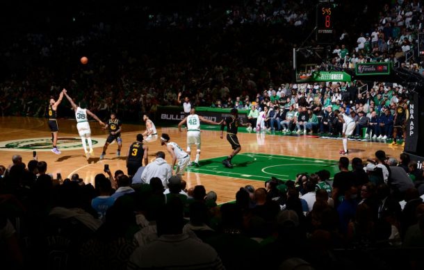 Warriors gana y empata la serie 2-2 con Celtics