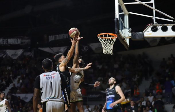 Astros gana y empata a dos juegos la final de CIBACOPA