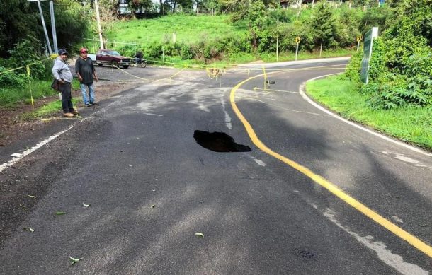 Cierran carretera Jiquilpan-Colima a la altura de Mazamitla