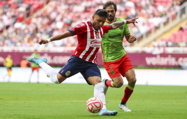 Chivas debuta con gris empate ante Bravos