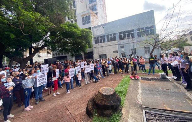 Protestan por la falta de atención en el Instituto Jalisciense de Cirugía Reconstructiva