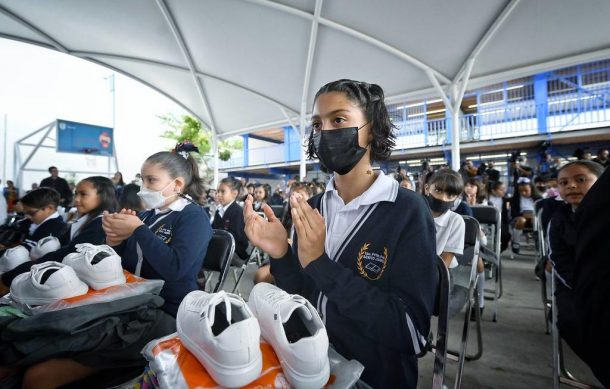 Programa “Mochilas con útiles” cuesta mil 300 pesos por niño