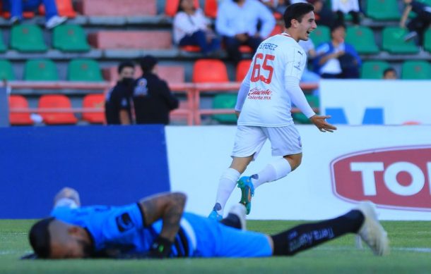 A falta de goles en Chivas, Pérez Bouquet levanta la mano