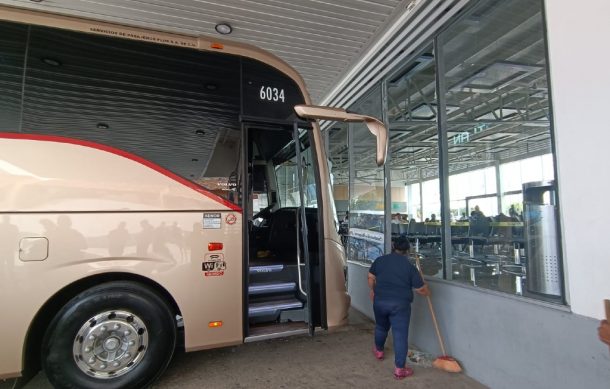 Autobús arrolla a dos turistas en terminal de Zapopan