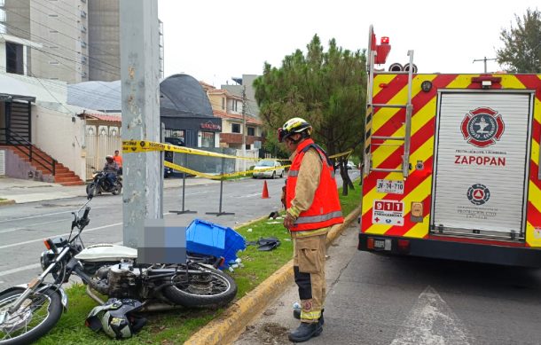 Fatal colisión entre camioneta y moto deja un joven fallecido en Zapopan