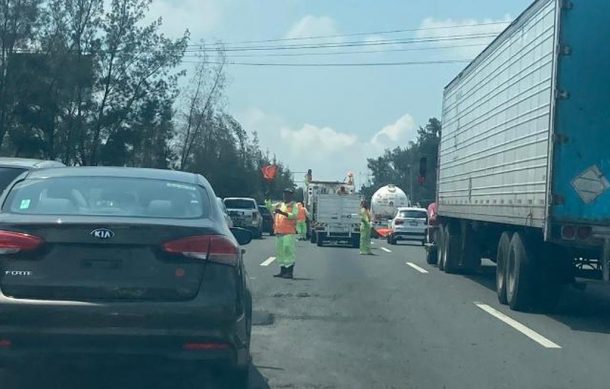 Colapsada la vialidad en la carretera a Chapala