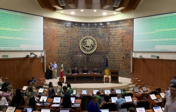 Diputados de Jalisco congelan sus sueldos hasta 2024