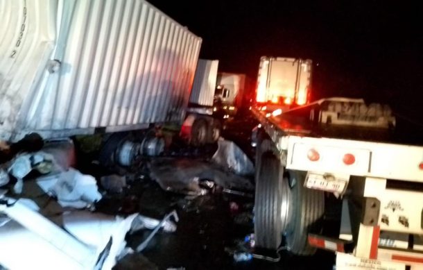 Cumple 13 horas cierre en autopista Guadalajara-Colima