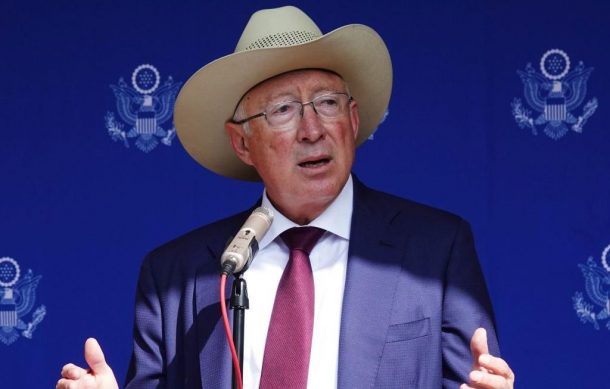 Ken Salazar reconoce que existen grupos criminales de México con armamento militar de EU