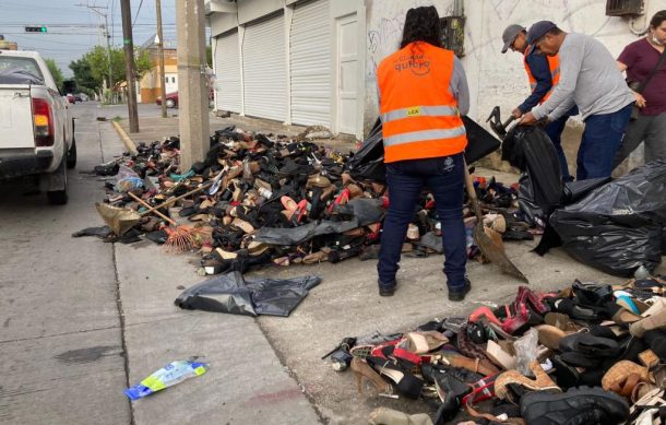 Recogen los zapatos tirados en la banqueta de Francisco Sarabia