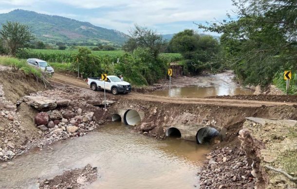 Reportan desbordamiento de arroyo en Ahualulco de Mercado