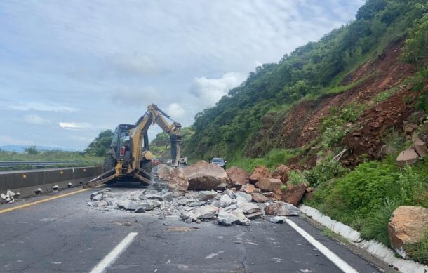 Se registra derrumbe en carretera libre Morelia-GDL