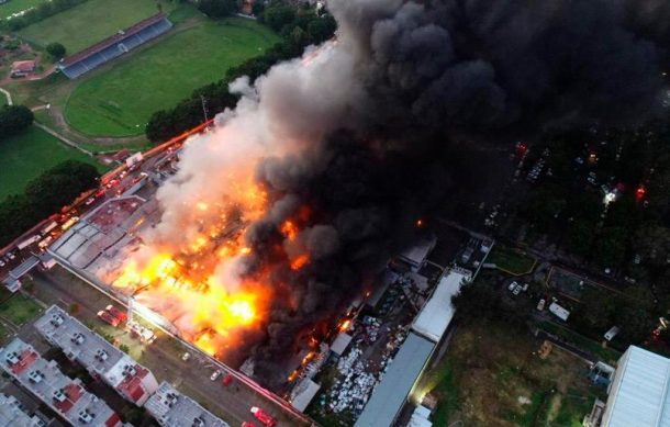 Controlan incendio en fábrica de El Álamo Industrial