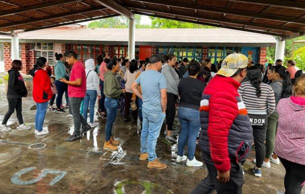 Padres desesperados por malas condiciones de kinder en Acatlán de Juárez