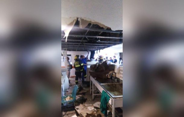 Cae plafón dentro del Hospital 110 del IMSS