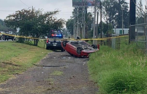 Volcadura en carretera a Morelia deja un herido grave