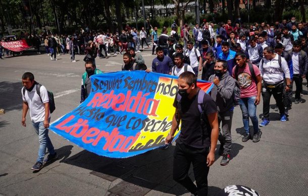 Protestan en CDMX a ocho años del caso Ayotzinapa