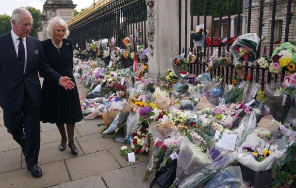 Carlos III llega a Buckingham tras la muerte de Isabel II