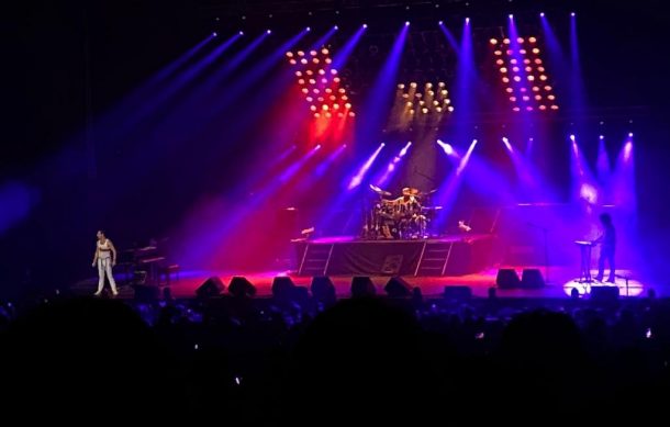 Banda tributo a Queen reúne a 4 mil personas en Auditorio Telmex