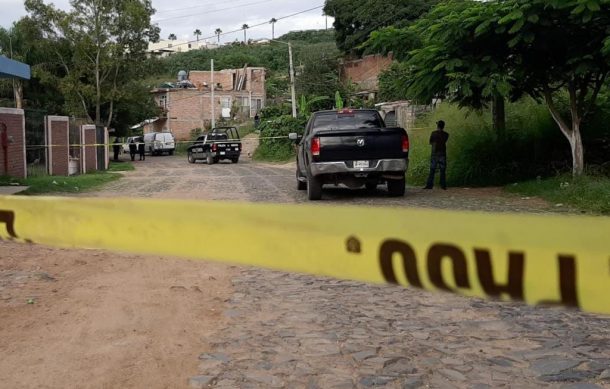 Localizan cadáver de mujer con herida de bala