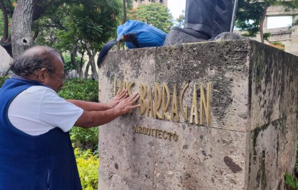 Usan letras de madera en Rotonda de Jaliscienses Ilustres