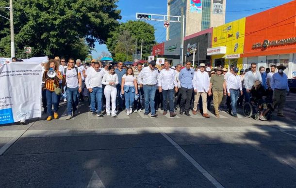 Marcha de UdeG arriba a Plaza de Armas