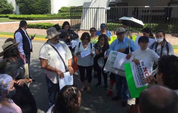 Protestan en Casa Jalisco para exigir cierre de Matatlán