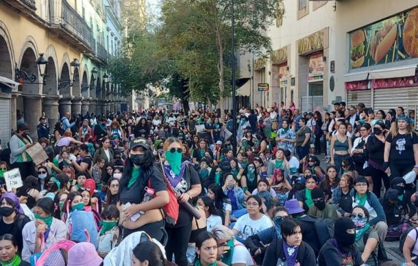 Feministas protestan a favor del aborto en Guadalajara