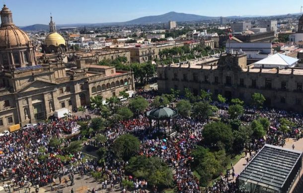 UdeG y Gobierno del Estado chocan en cifras sobre asistentes a marcha universitaria