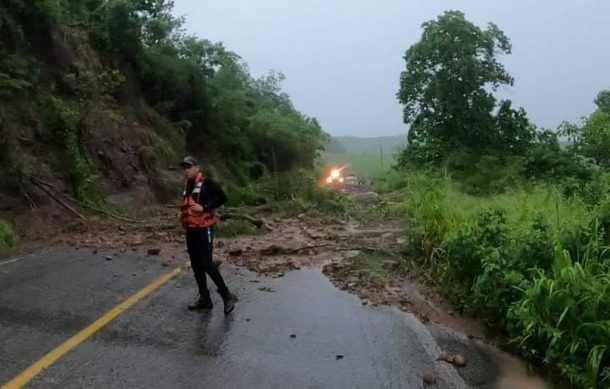 Paso de “Orlene” deja en Jalisco tres tramos carreteros con derrumbes