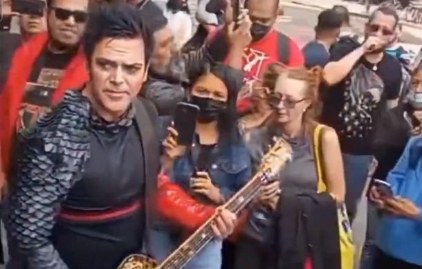 Guitarrista de Rammstein sorprende a sus fans en CDMX