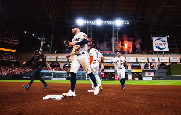 Astros gana primer juego a Yanquis de NY