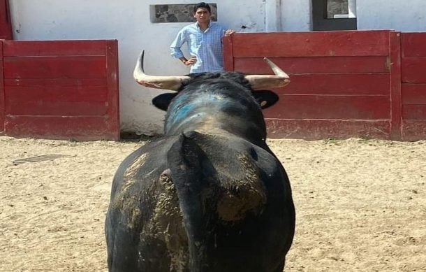 Visita Héctor Gutiérrez a “Pontífice” toro indultado en la Nuevo Progreso