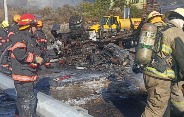 Colapsada la carretera a Nogales por volcadura de pipa