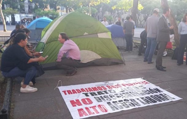 Trabajadores despedidos del Consejo de la Judicatura realizan plantón