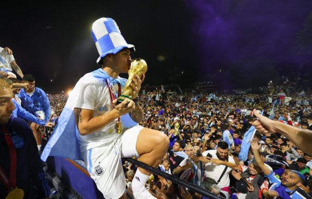 Festejan de madrugada la llegada de campeones mundiales a Buenos Aires