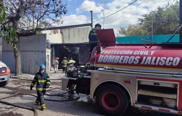 Se registra fuerte incendio en fábrica de Tlaquepaque