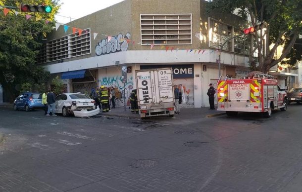 Se registra un aparatoso choque en el Centro de GDL