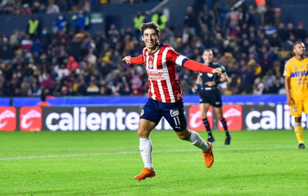 Llega el representante del “Chicharito”. Reporta Chivas su primera baja para el arranque de Torneo