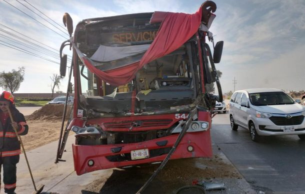 Saldo de 12 heridos deja choque del transporte público