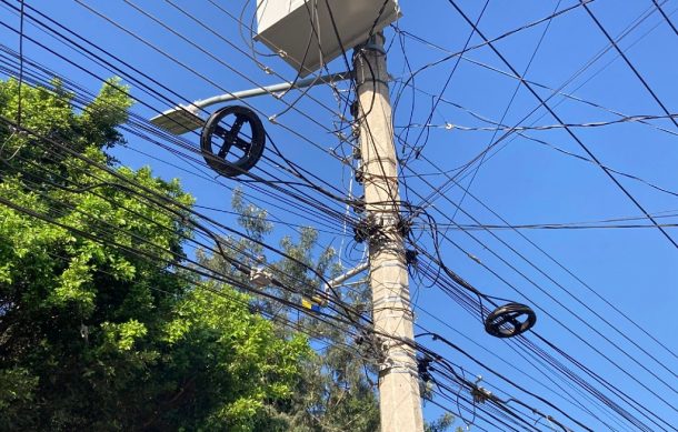 Buscan poner orden a los cables en calles de Zapopan