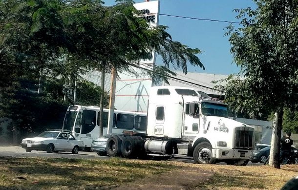 Presentan pliego petitorio vecinos de carretera a Nogales