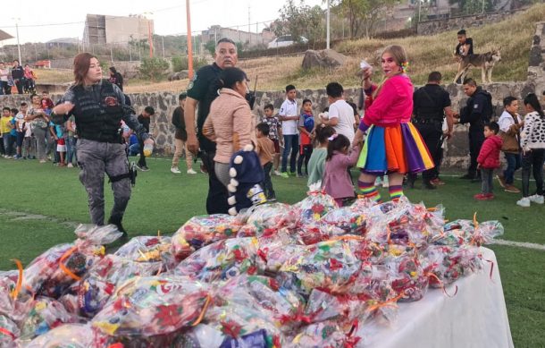 Organizan policías de Tlaquepaque posada para niños del cerro del cuatro