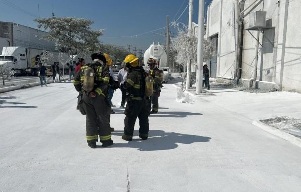 Derrame de bicarbonato cubre de blanco la Calzada Olímpica