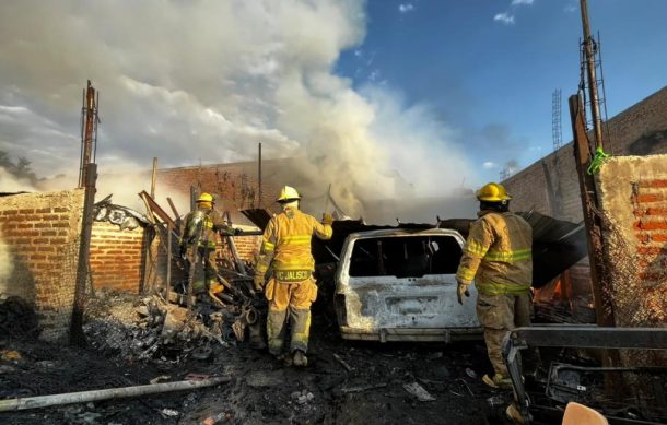 Taller se incendia en la colonia La Severiana de Tonalá