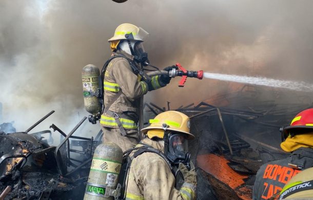 Incendio consume bodega propiedad del Gobierno del Estado